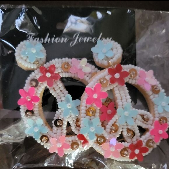 NWT Peace Sign Boho Beaded Dangle Earrings - Picture 8 of 8